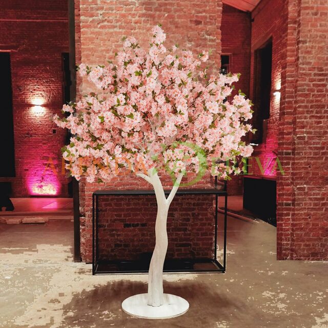Аренда розовой сакуры на белом стволе 290 см. - белое дерево
